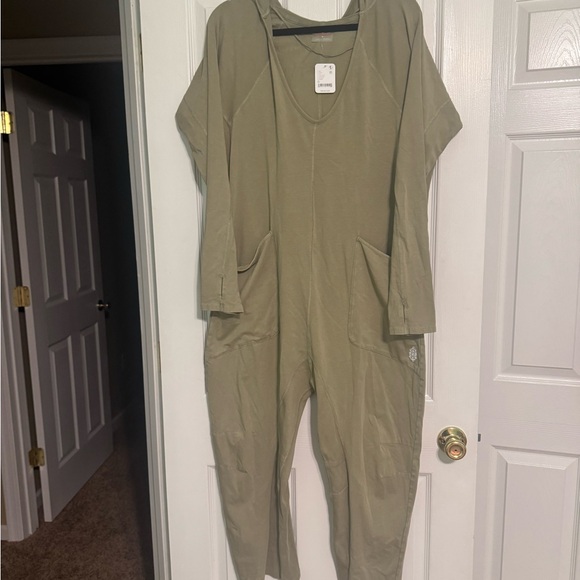Free People Movement Hot Shot Long Sleeve Onesie - Sage Stone NWT Medium - Picture 3 of 5
